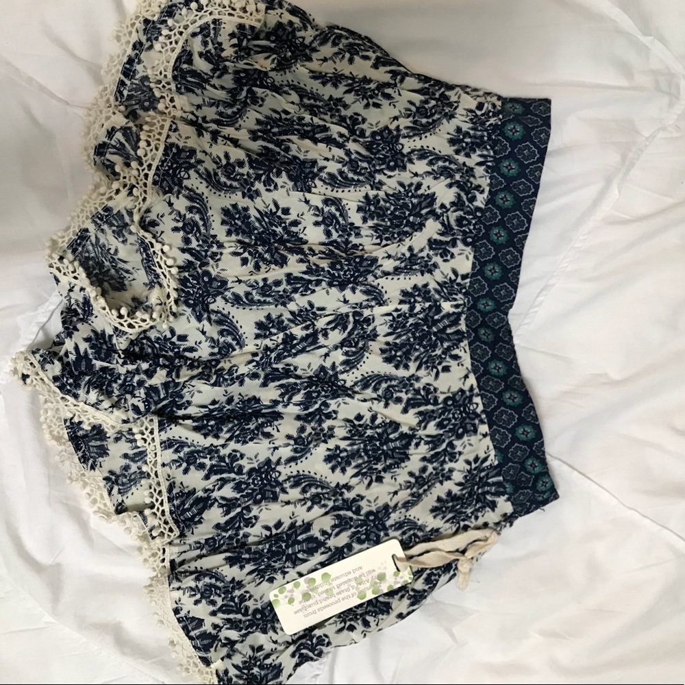Loose shorts